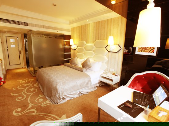 行政大床房(带电脑)