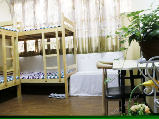 男生六人间（床位）