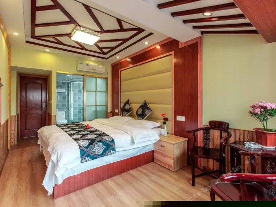 88临河阳台大床房