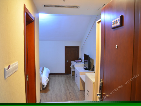 经济大床房（无窗）