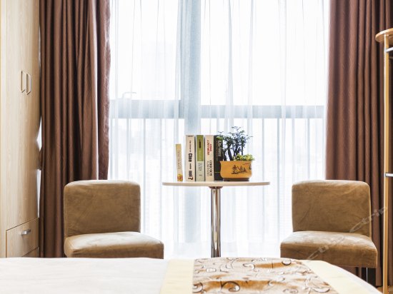 豪华商务大床房