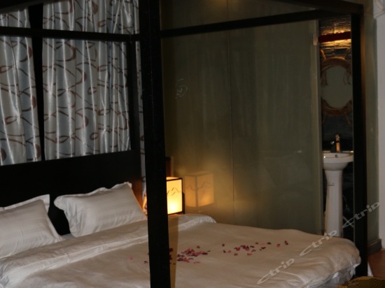 180℃阳台海景日出房