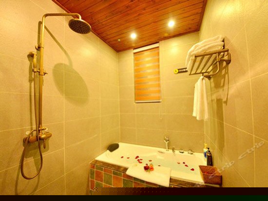 花园浪漫大床房