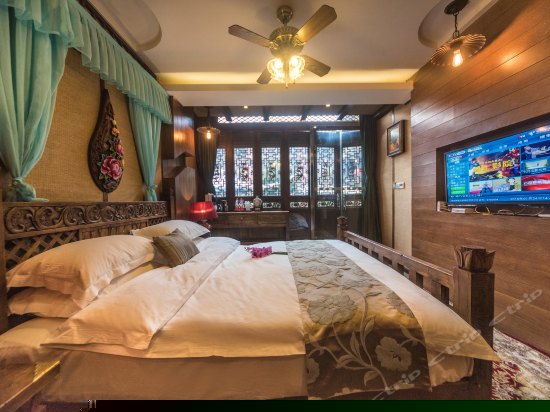 豪华阳光大床房