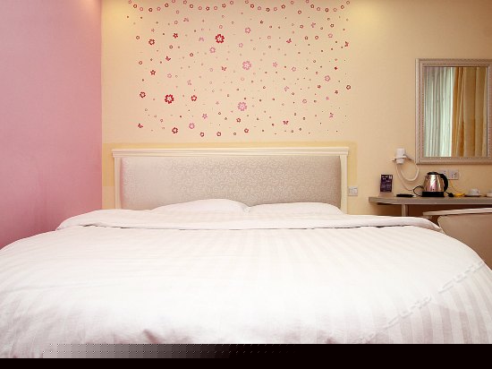 温馨榻榻米圆床房