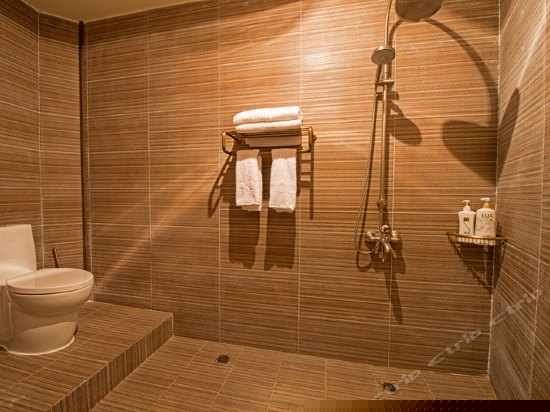 豪华浪漫院景大床房