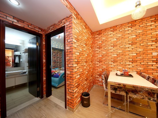 欢乐家庭二卧室一厅三床套房