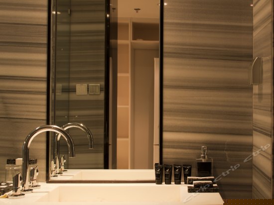 阳光全海景大床房