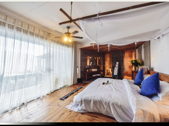 S202宽面海景露台家庭套房