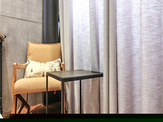 高级商务行政大床房