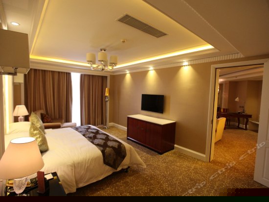 豪华大床房