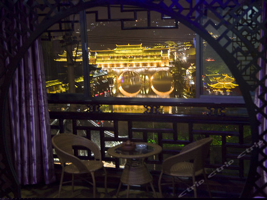 江景特大豪华圆床房