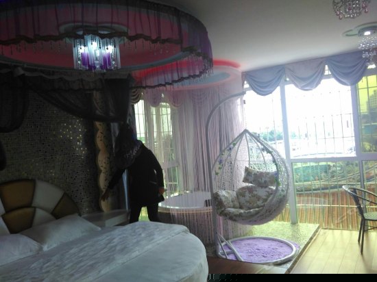 温馨浪漫圆床房