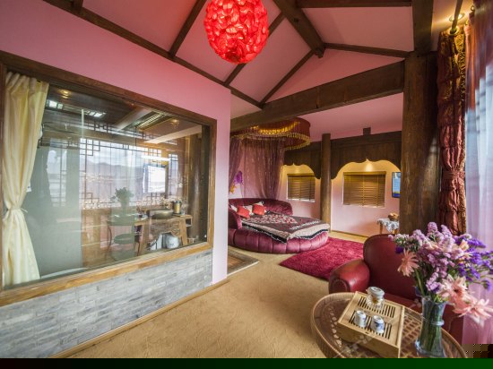 精品蜜月圆床房