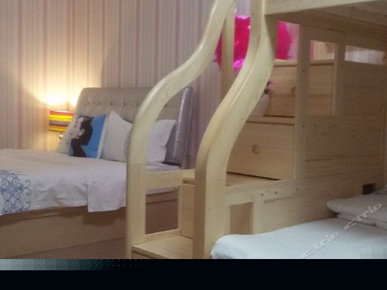 白雪公主亲子主题三床房