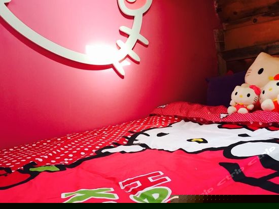 复式hello kitty 主题房