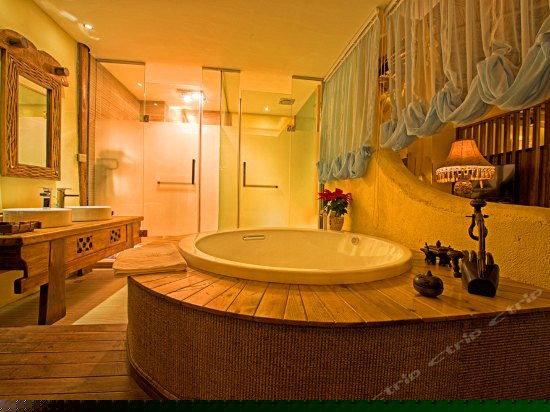 豪华情侣圆床小套房