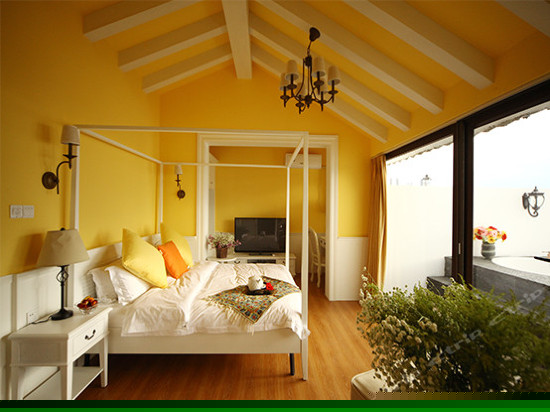 滨水露天浴缸海景房