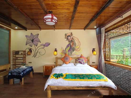 小阳台蜜月大床房