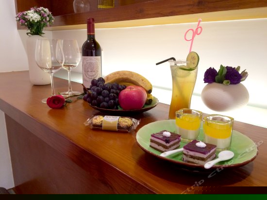 至尊蜜月海景大床房