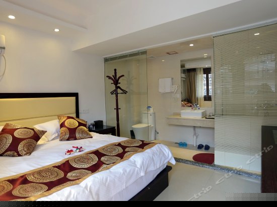 C楼3楼1.8米大床房