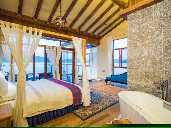 花语全海景阳光蜜月套房