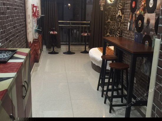 英式复古空间圆床房