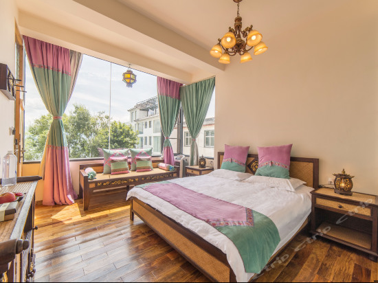 尘外园景大床房