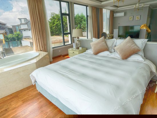 豪华海景浴缸房