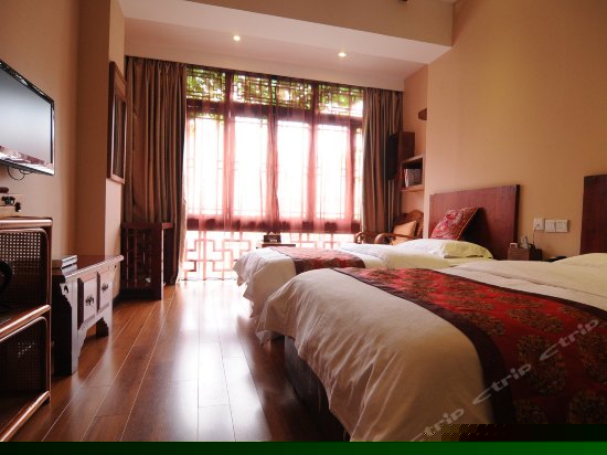 临河观景标准间