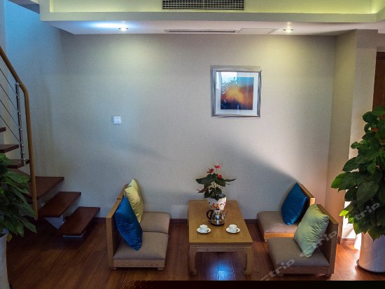 跃层汤池豪华套房