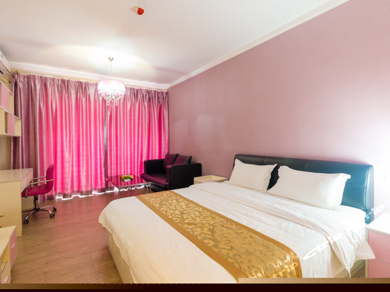 温馨套间大床房