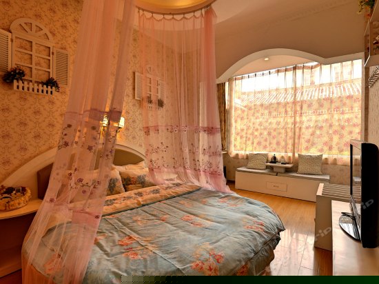 地中海情侣主题圆床房