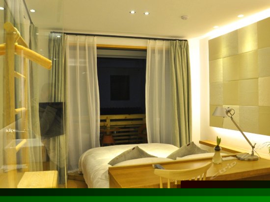 中式园景露台大床房