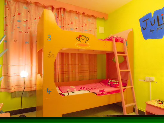 童话城堡亲子房