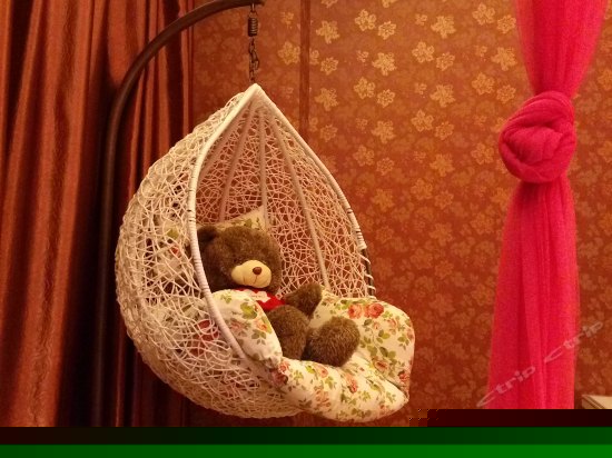 浪漫情侣圆床房