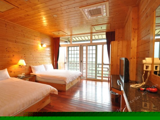 原木景观四人房