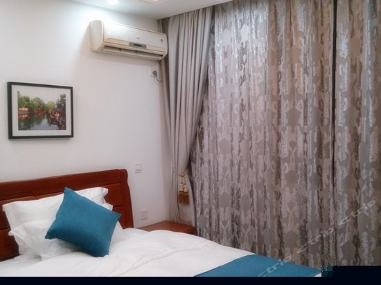 卷耳惬意双人床