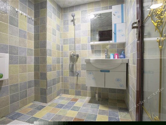 两室一厅家庭套房13