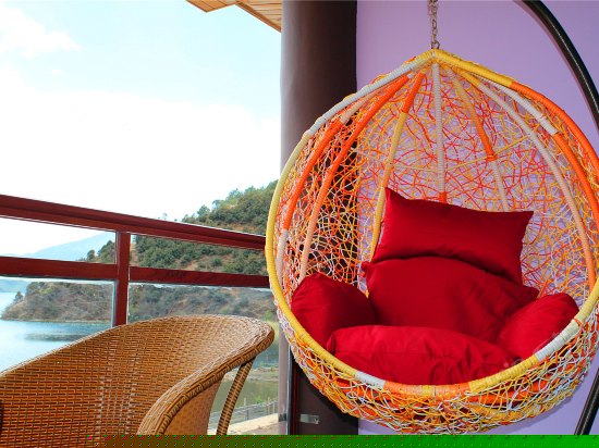 湖景情趣圆床房