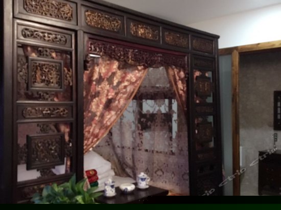 豪华龙凤架子床房