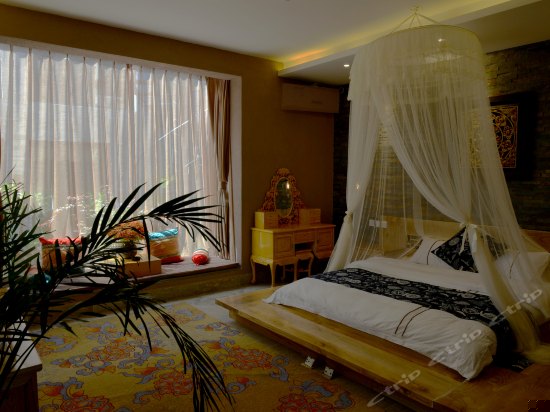 别墅豪华大床套房