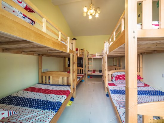 女生十人间（床位）