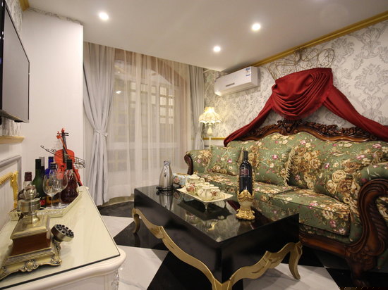 豪华宫廷复式LOFT家庭房