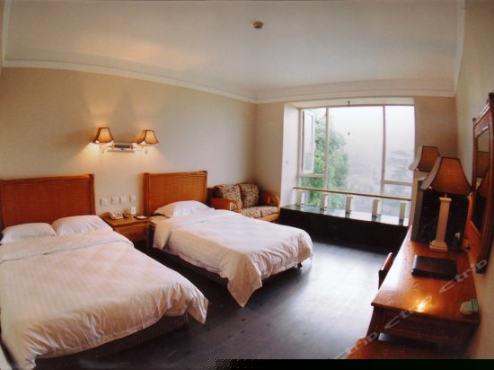 豪华湖景双床房