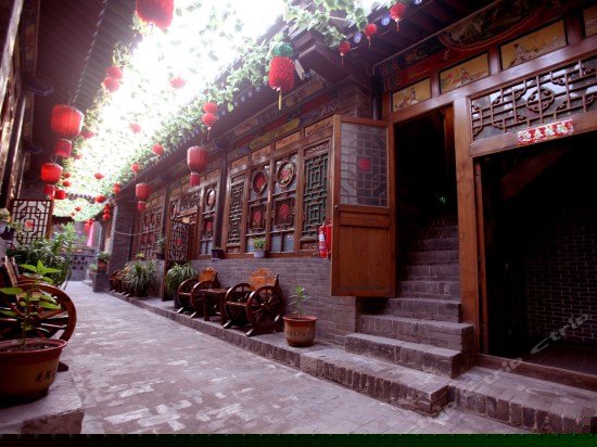 豪华阁楼斜坡顶大炕