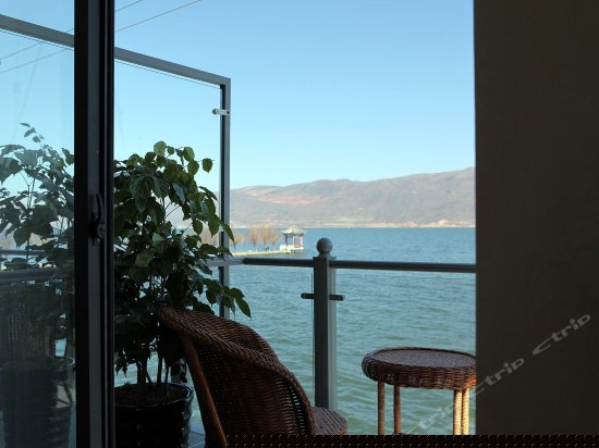 二楼榻榻米海景大床房