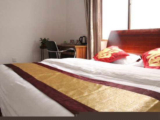 雅致精品情侣大床房