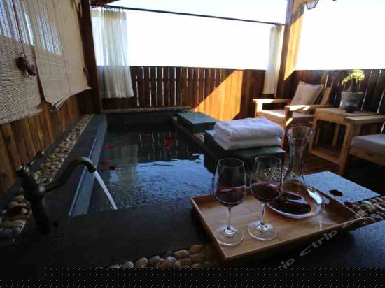 云海观洱海火山汤池阳光套房