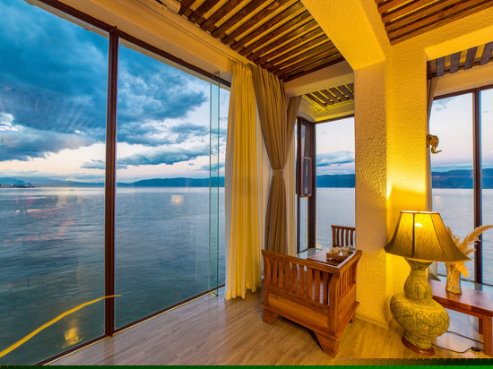 尘外·270°豪华海景大床房